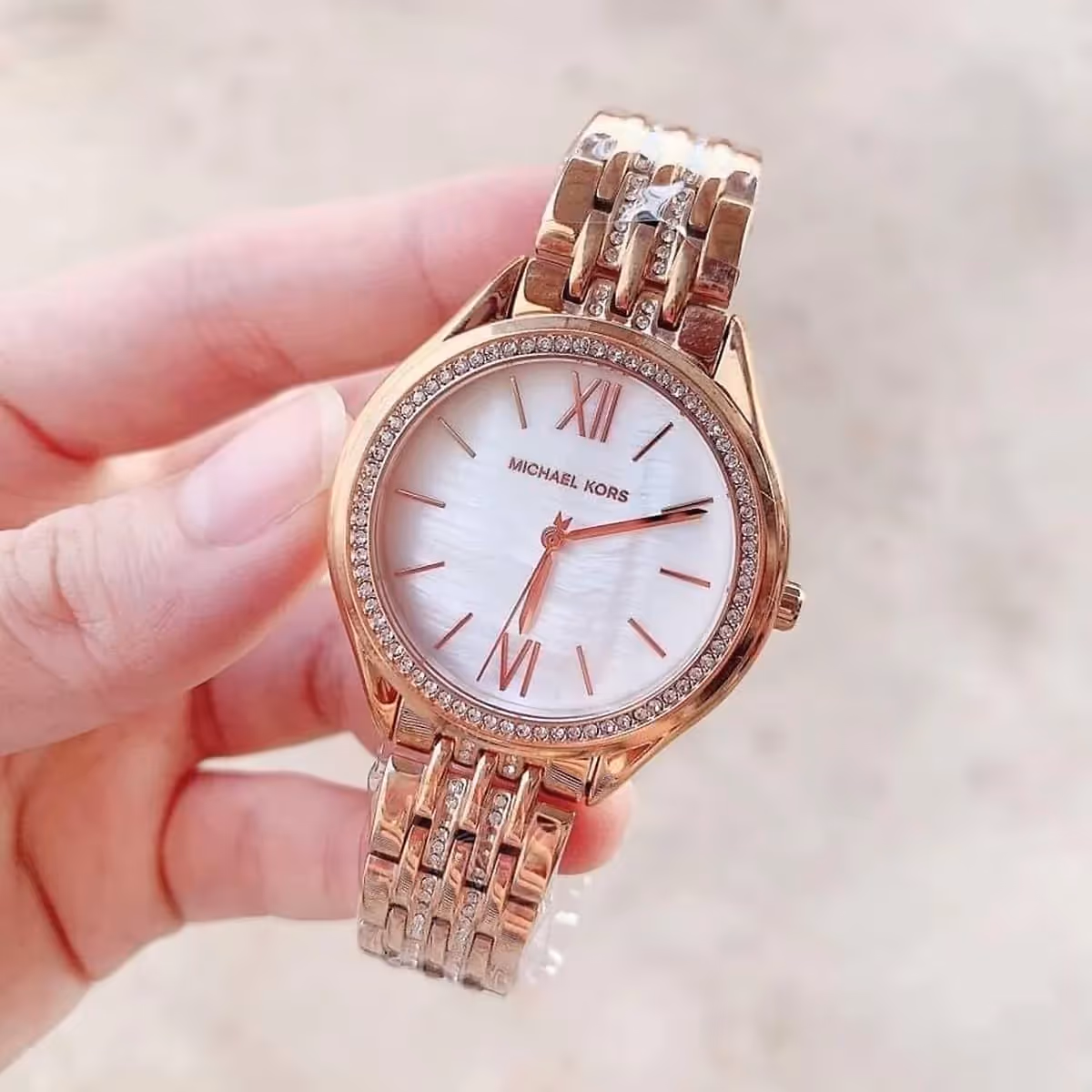 Cách Nhận Biết Đồng Hồ Michael Kors Thật Giả Qua Mặt Số